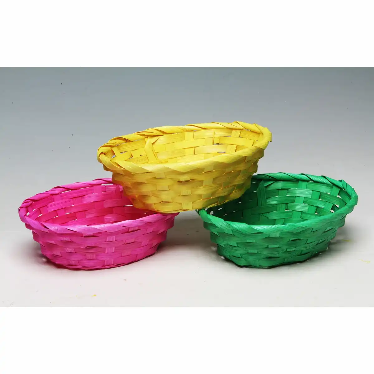 Bambuskorb rund mit Ostergras 21cm (1 Farbe zufällig)