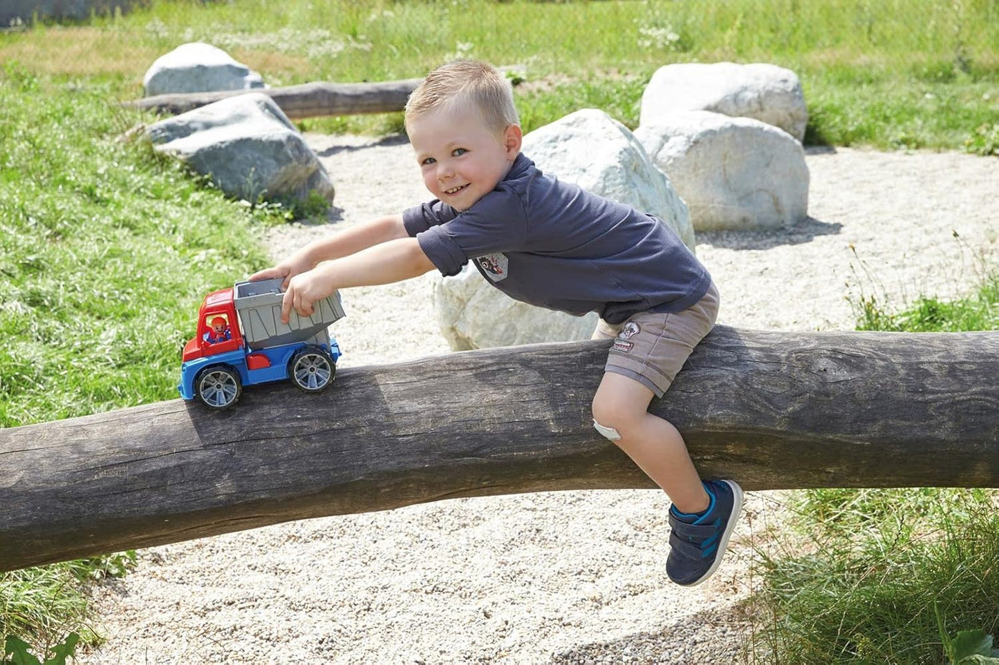 LENA Truxx Kipper 27cm mit Spielfigur - TÜV zertifiziert