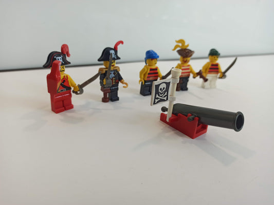 LEGO® Sortiment 5 Piraten Mini-Figuren mit Zubehör - Peer Online Shop