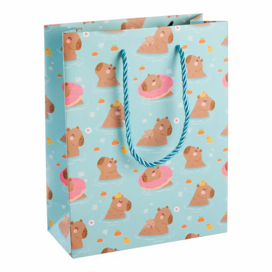 Idena Geschenktasche Capybara 18x23x8 cm – 1 Stk. sortiert