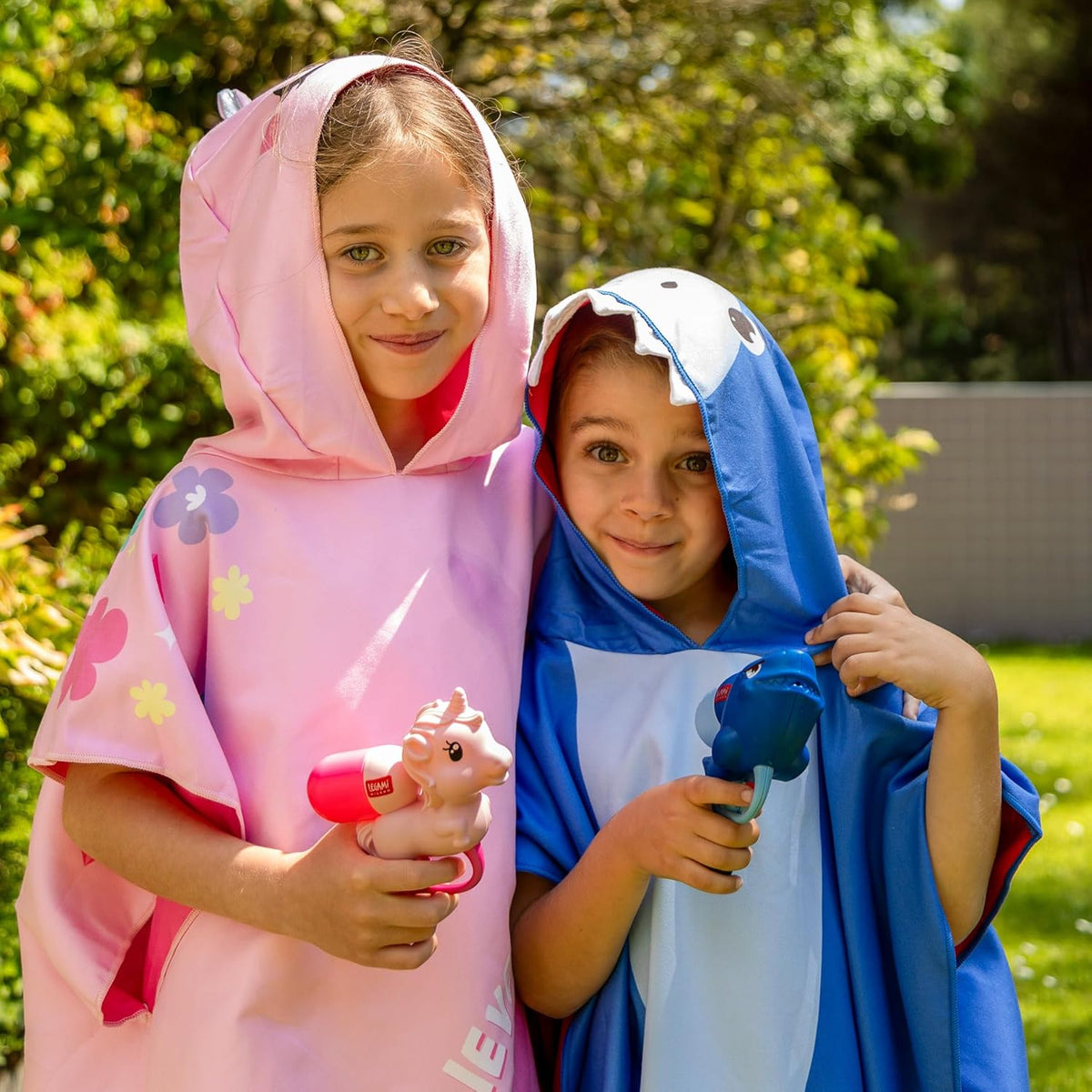 Legami Kids Poncho Handtuch Shark, 60x70 cm, Mikrofaser